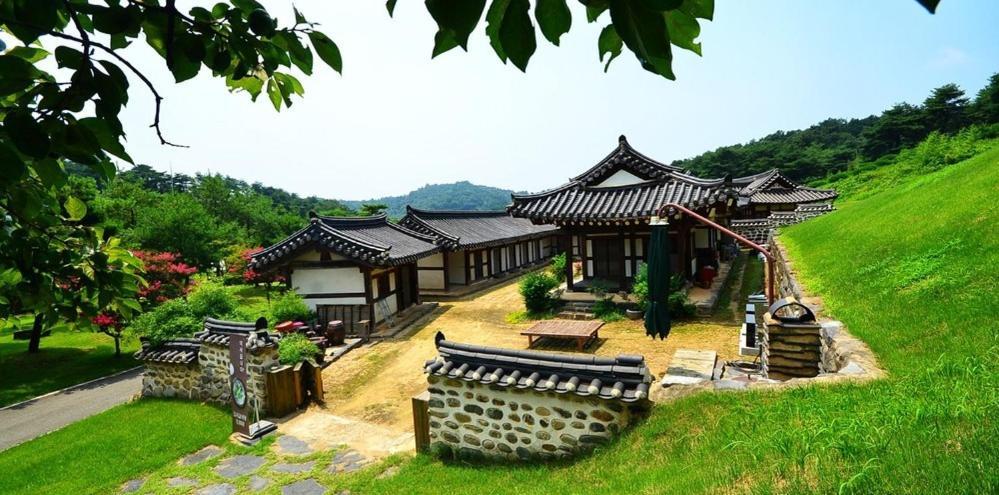 Seocheon Munmun Traditional Hotel ภายนอก รูปภาพ