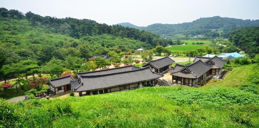 Seocheon Munmun Traditional Hotel ภายนอก รูปภาพ